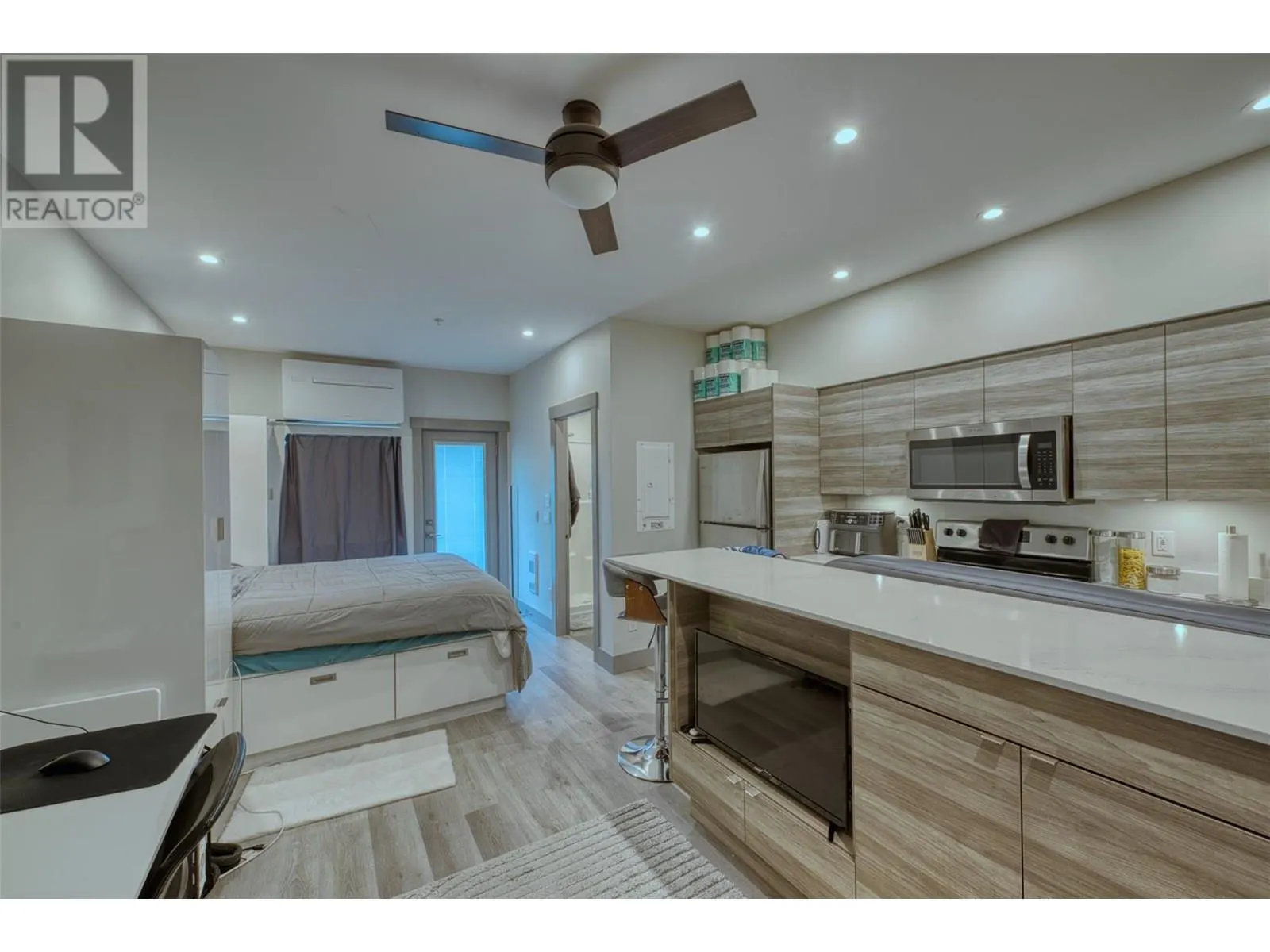 2555 Lakeshore Road Unit# 215
