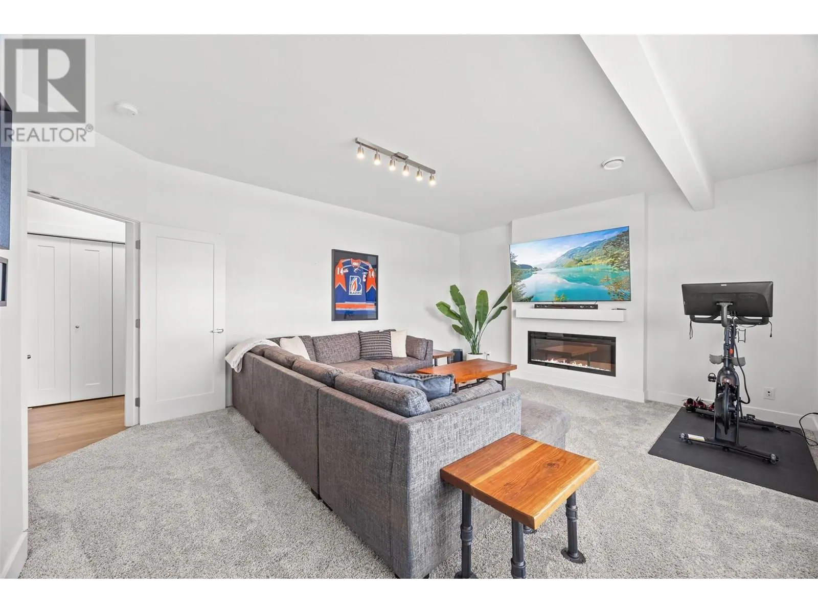 2602 Crown Crest Drive