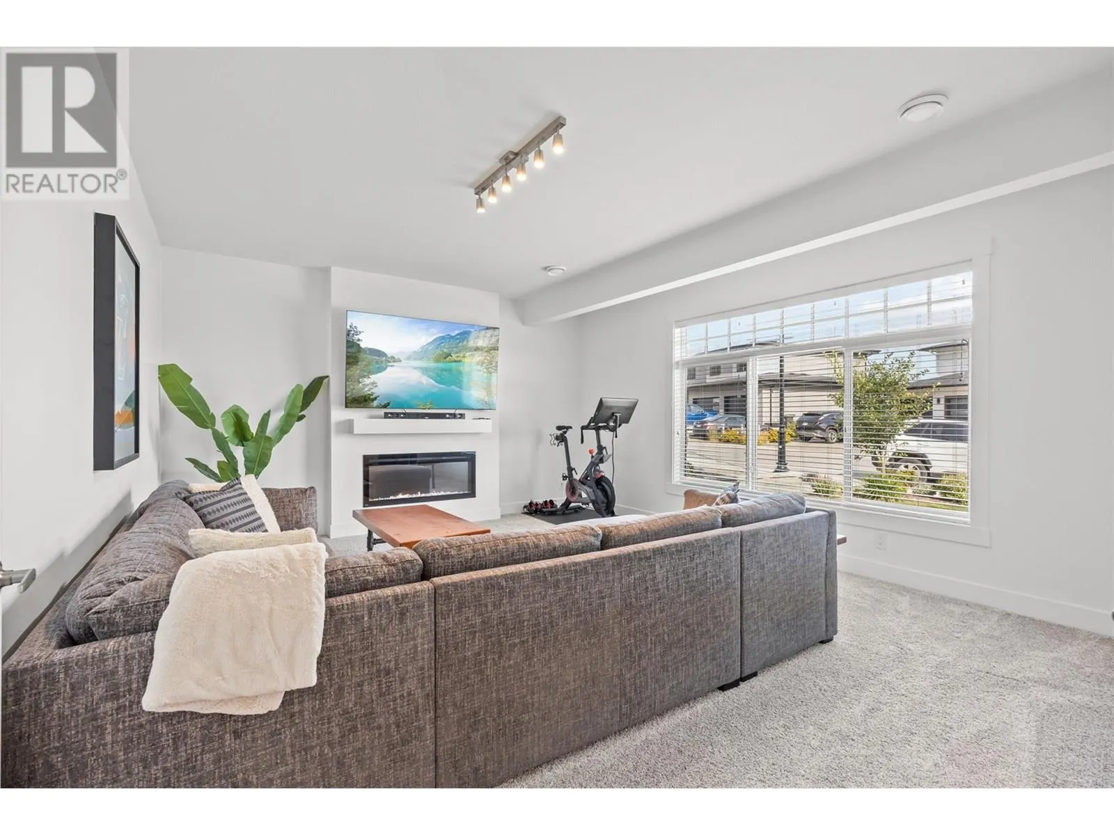 2602 Crown Crest Drive