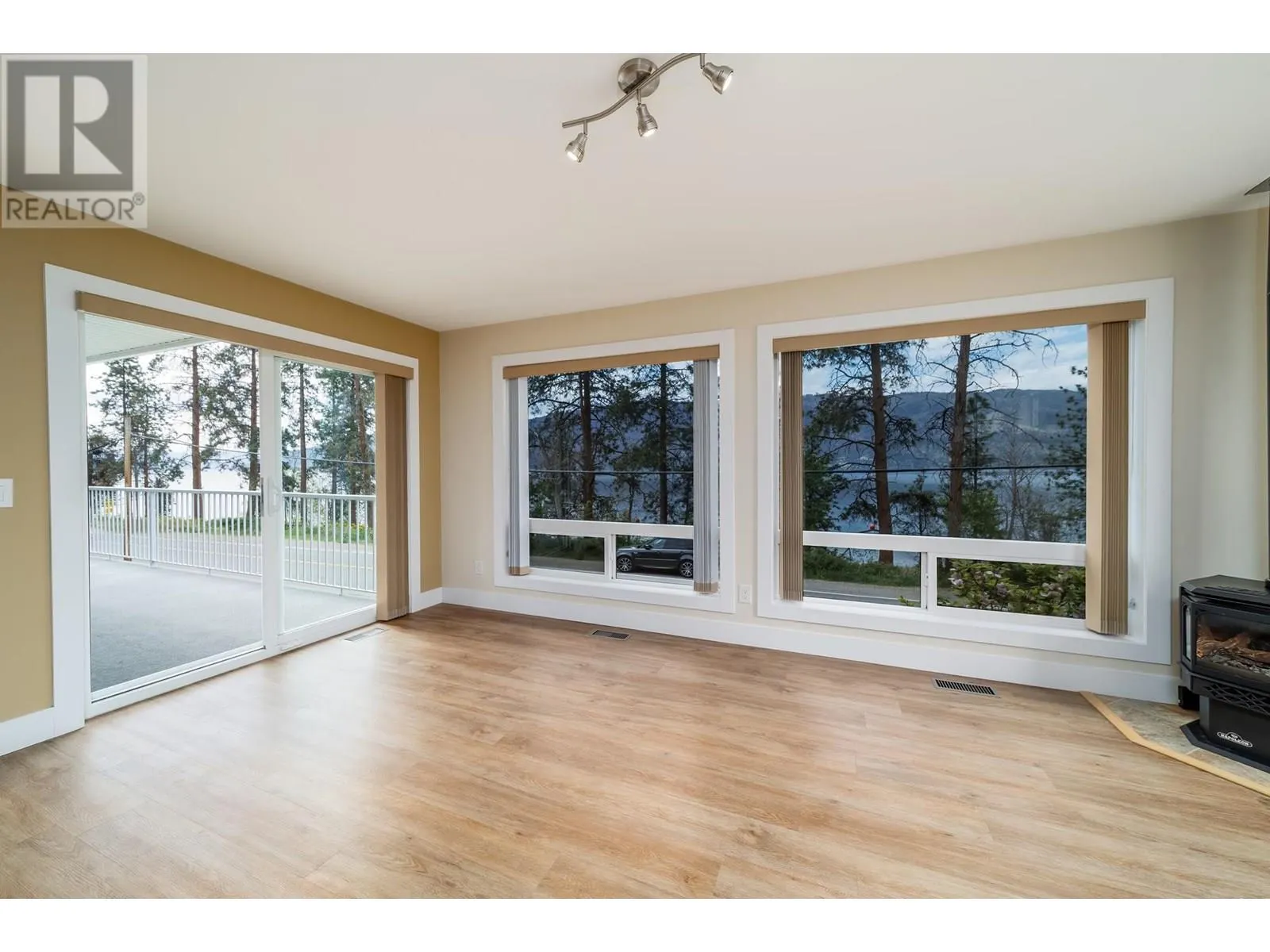 11041 Okanagan Centre Road W
