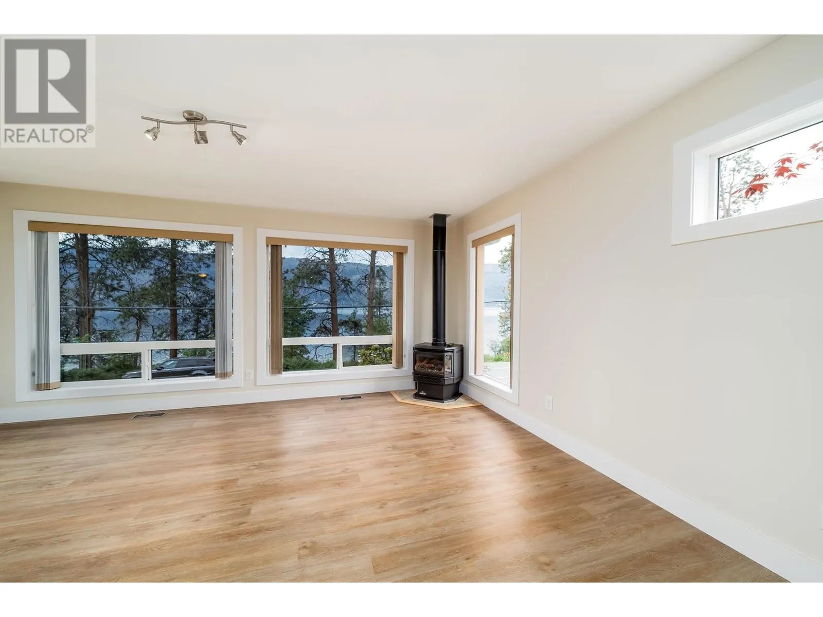 11041 Okanagan Centre Road W