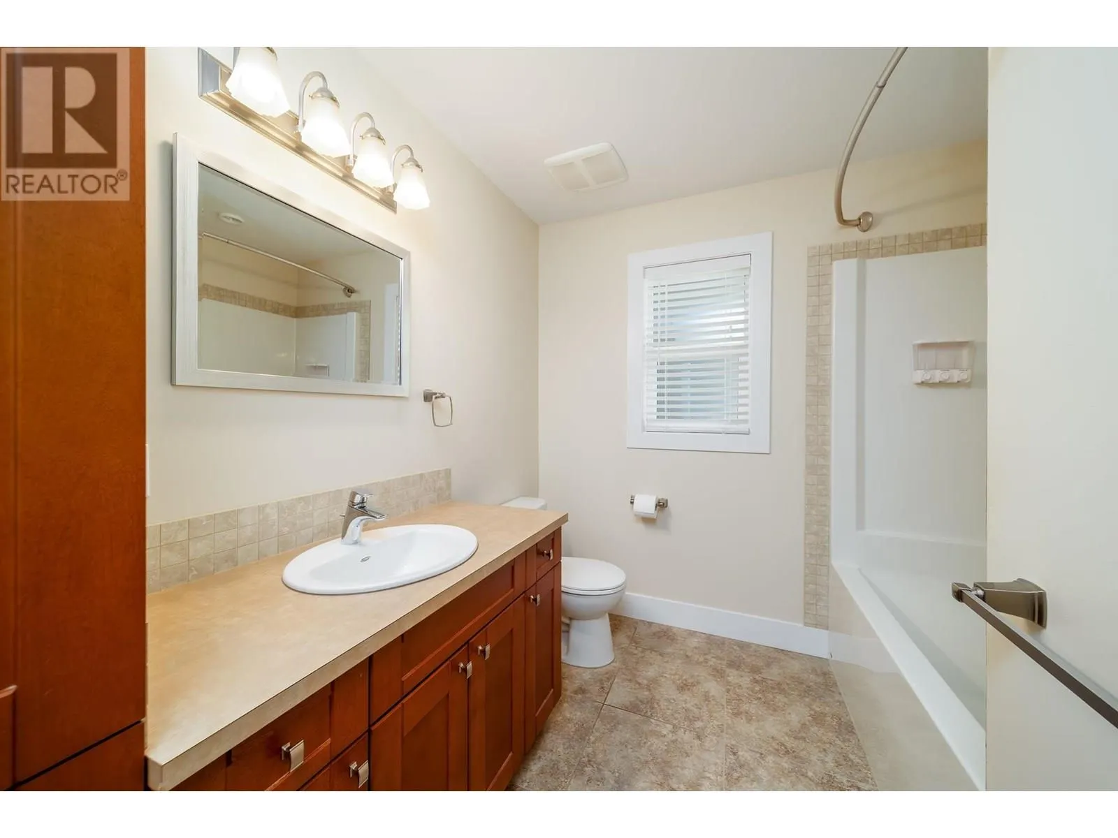 11041 Okanagan Centre Road W