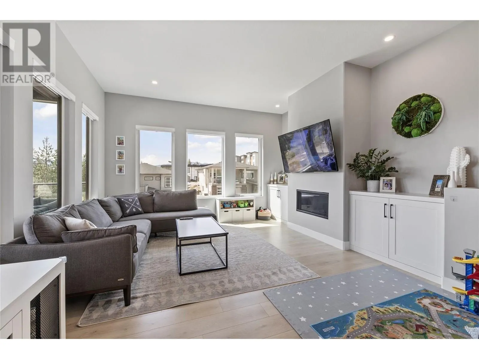 2846 Canyon Crest Drive