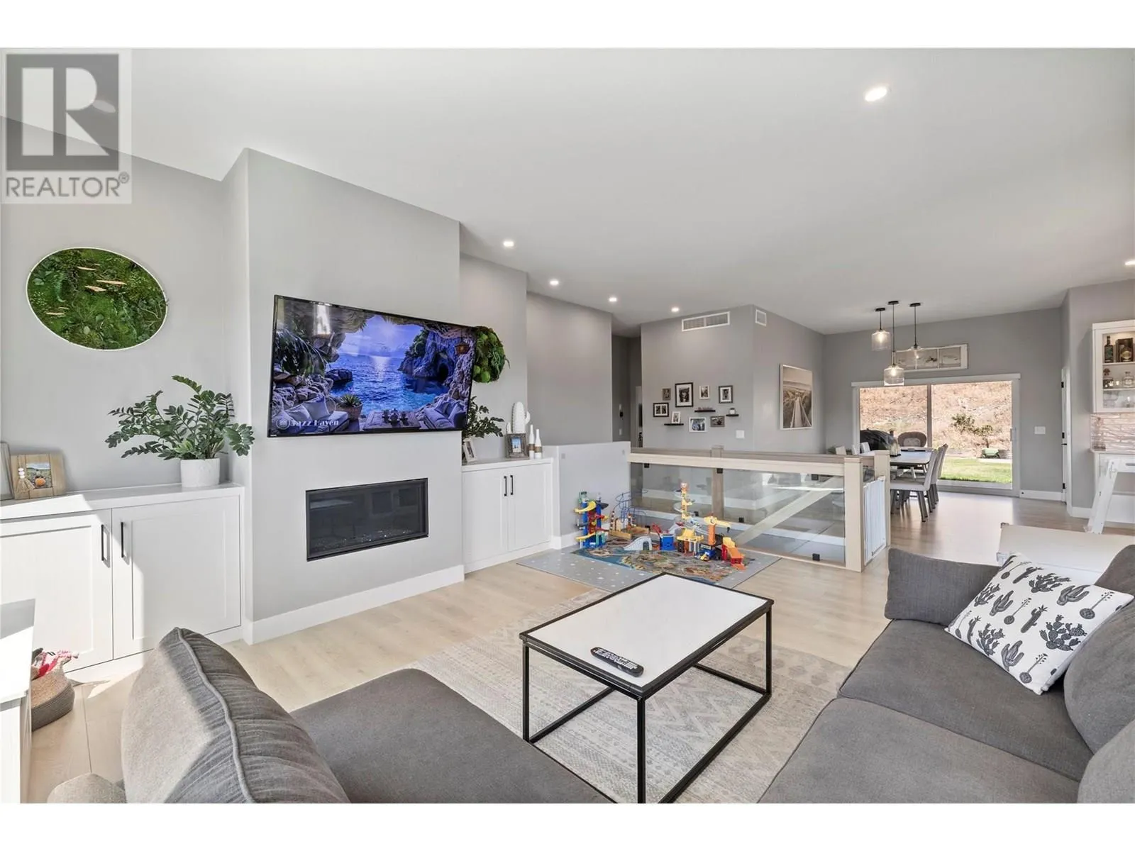 2846 Canyon Crest Drive