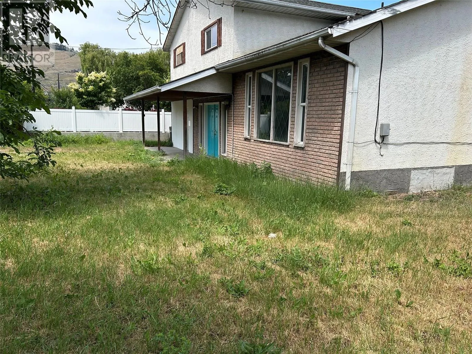 2571 Lakeshore Road
