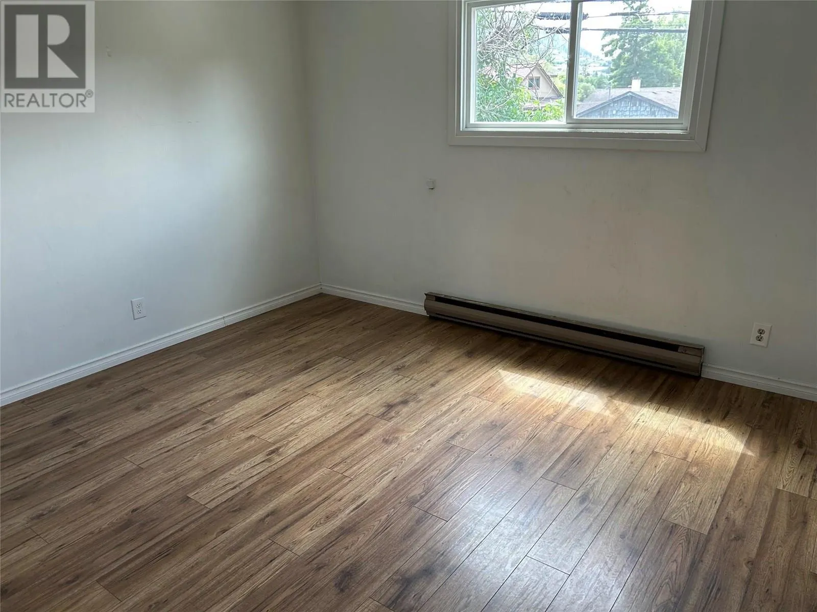 2571 Lakeshore Road