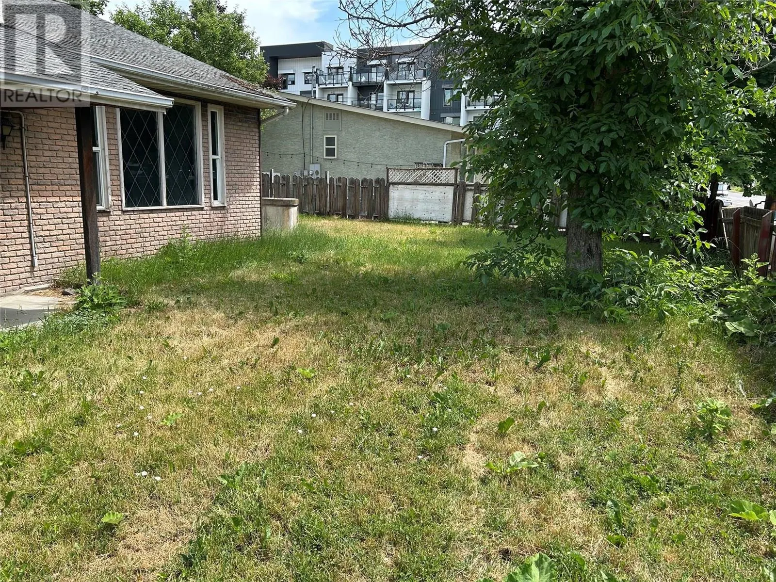 2571 Lakeshore Road