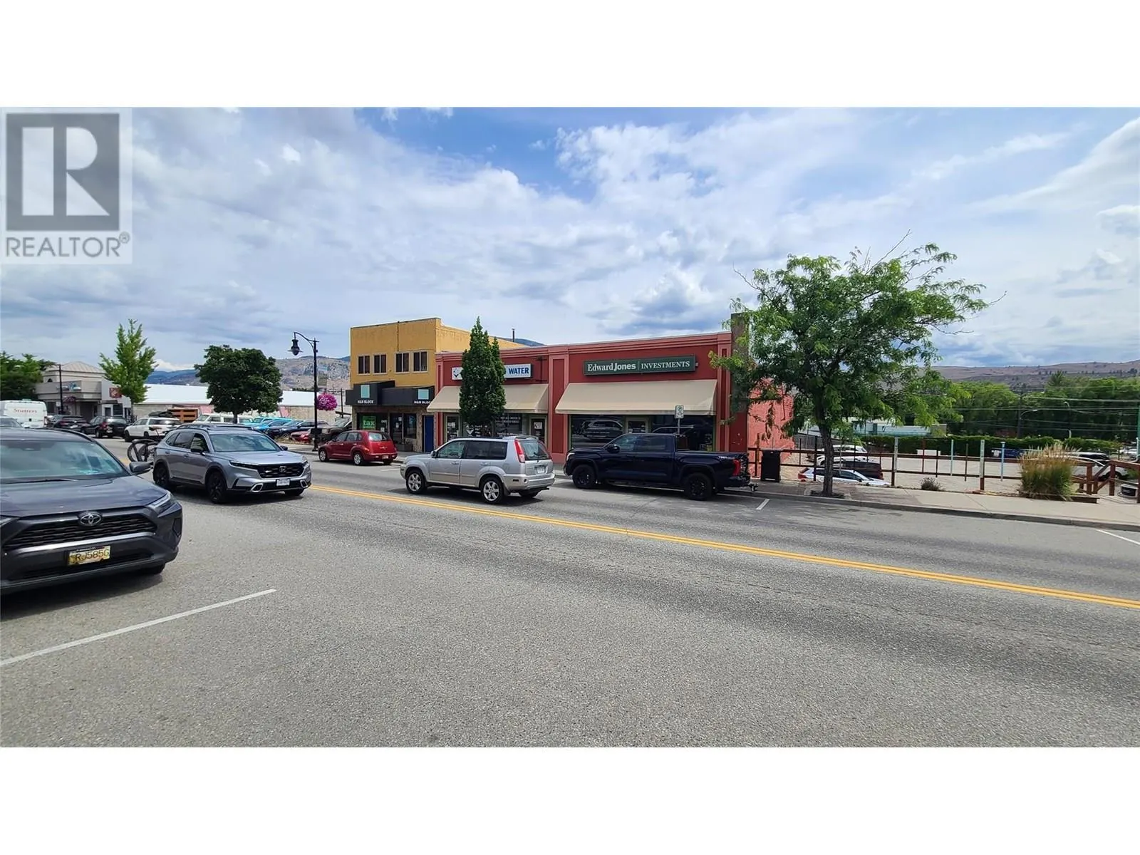 6239 MAIN Street Unit# 6235-6237