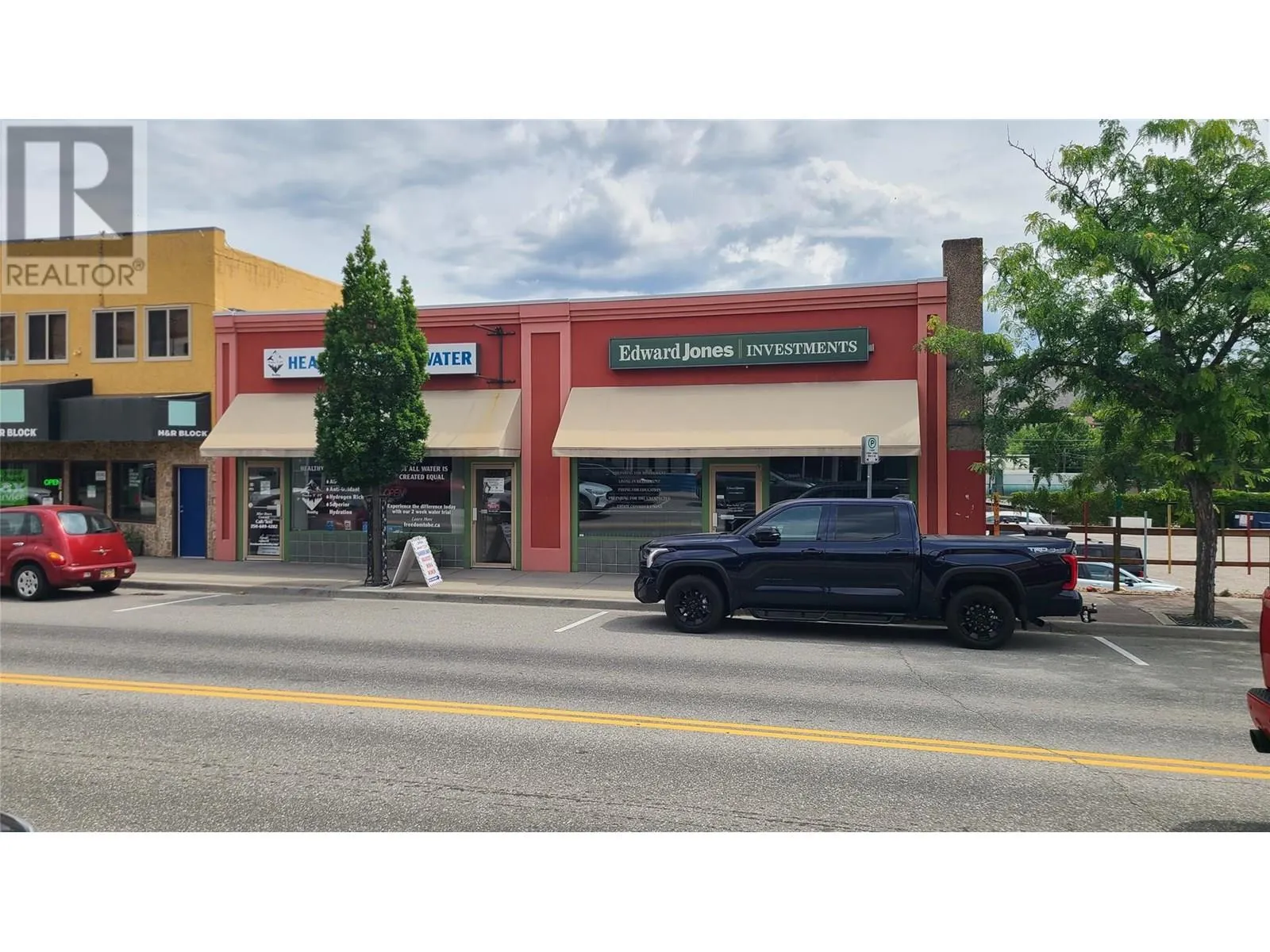 6239 MAIN Street Unit# 6235-6237