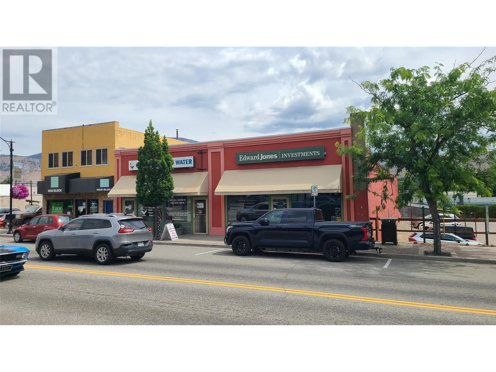 6239 MAIN Street Unit# 6235-6237