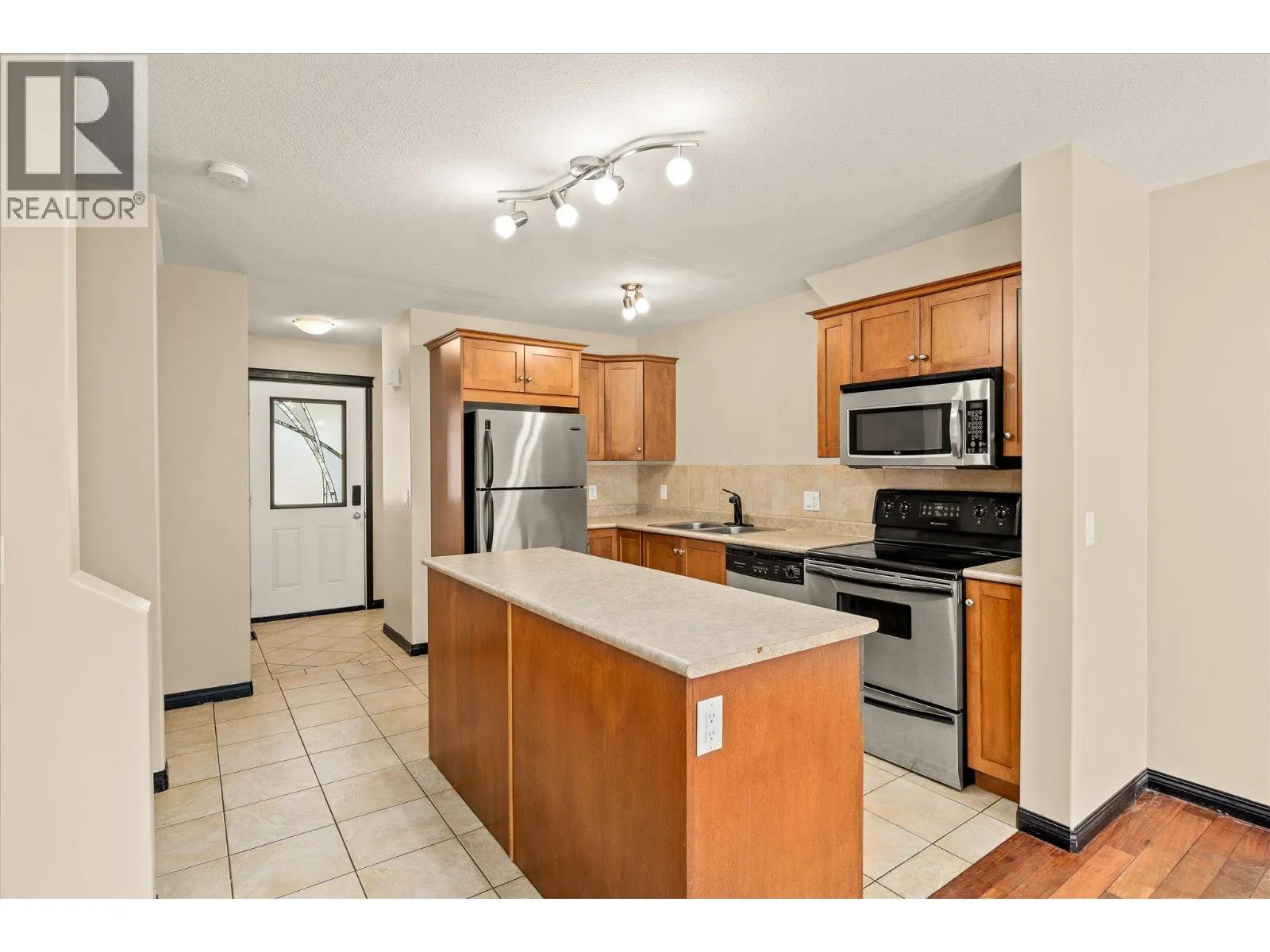 5460 Clements Crescent Unit# 106
