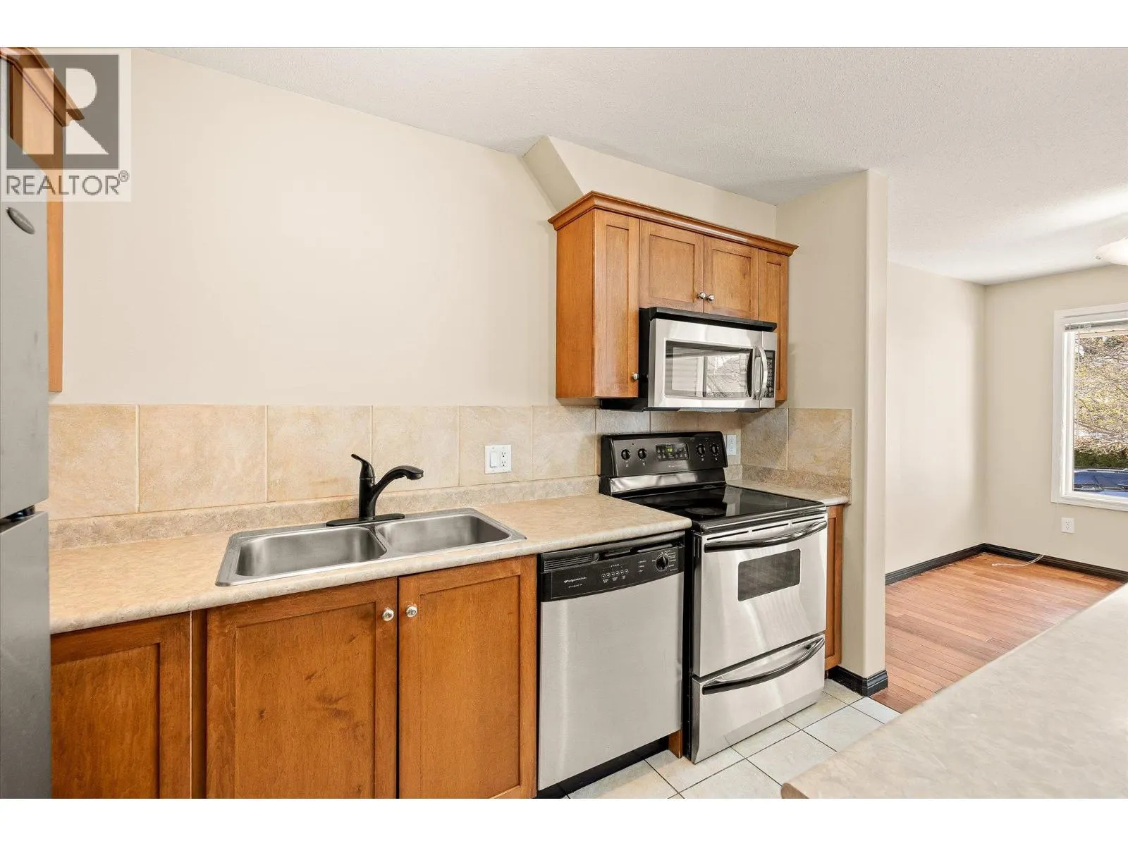5460 Clements Crescent Unit# 106