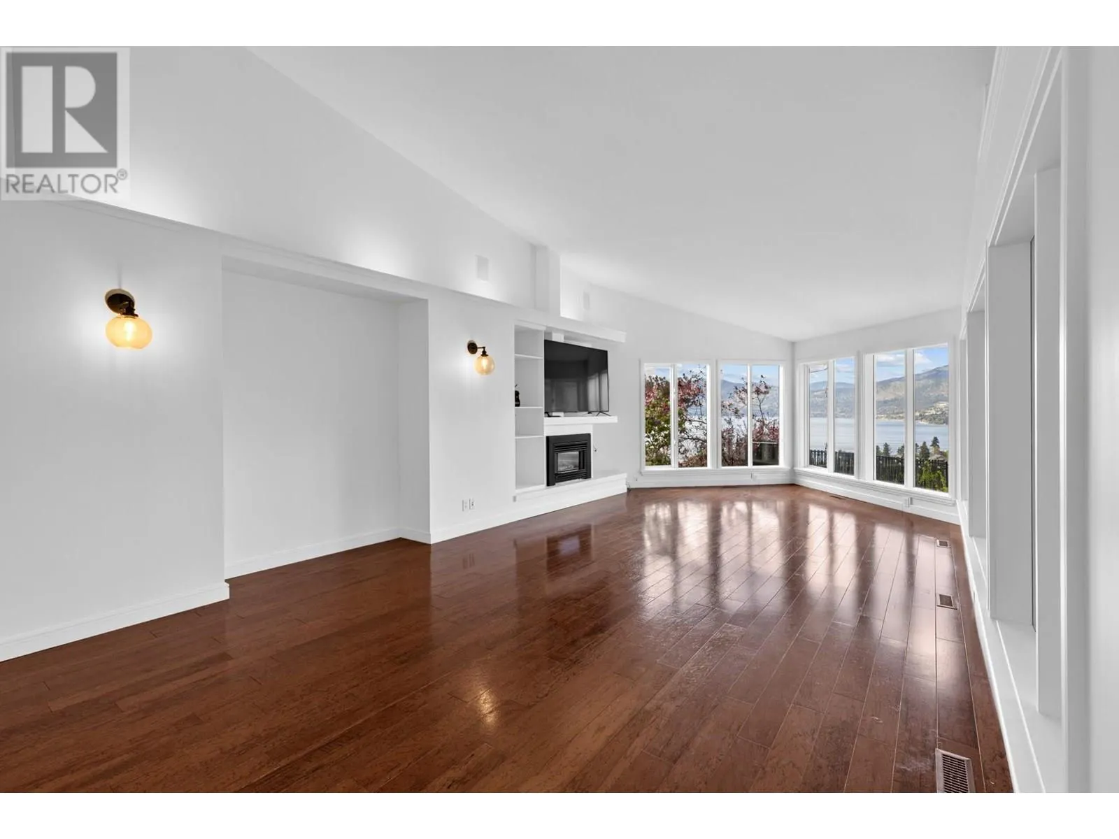 3784 Inglis Place
