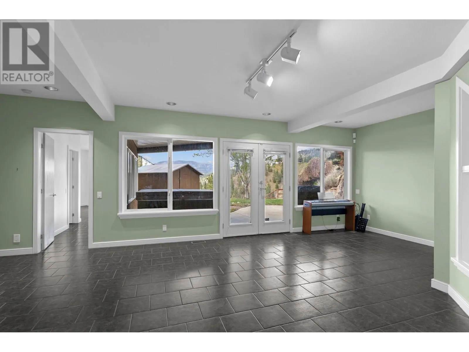 3784 Inglis Place