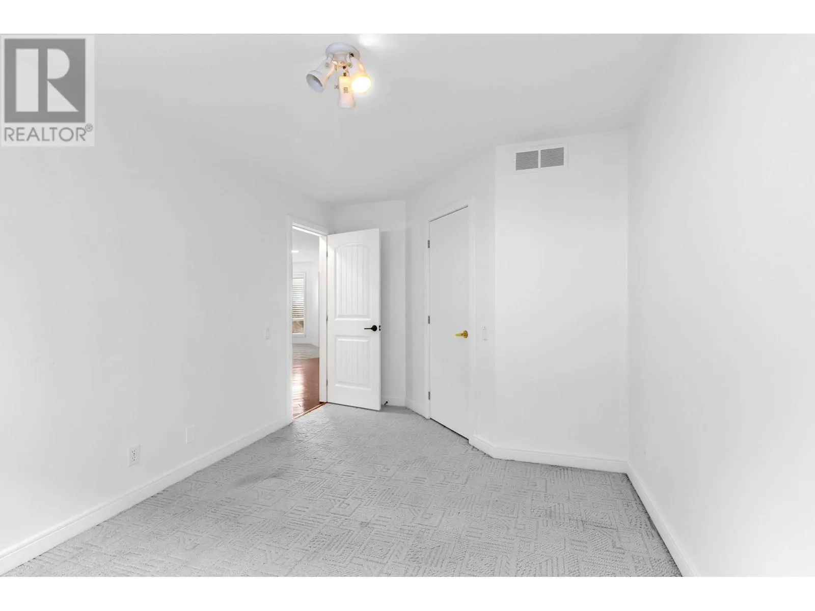 3784 Inglis Place