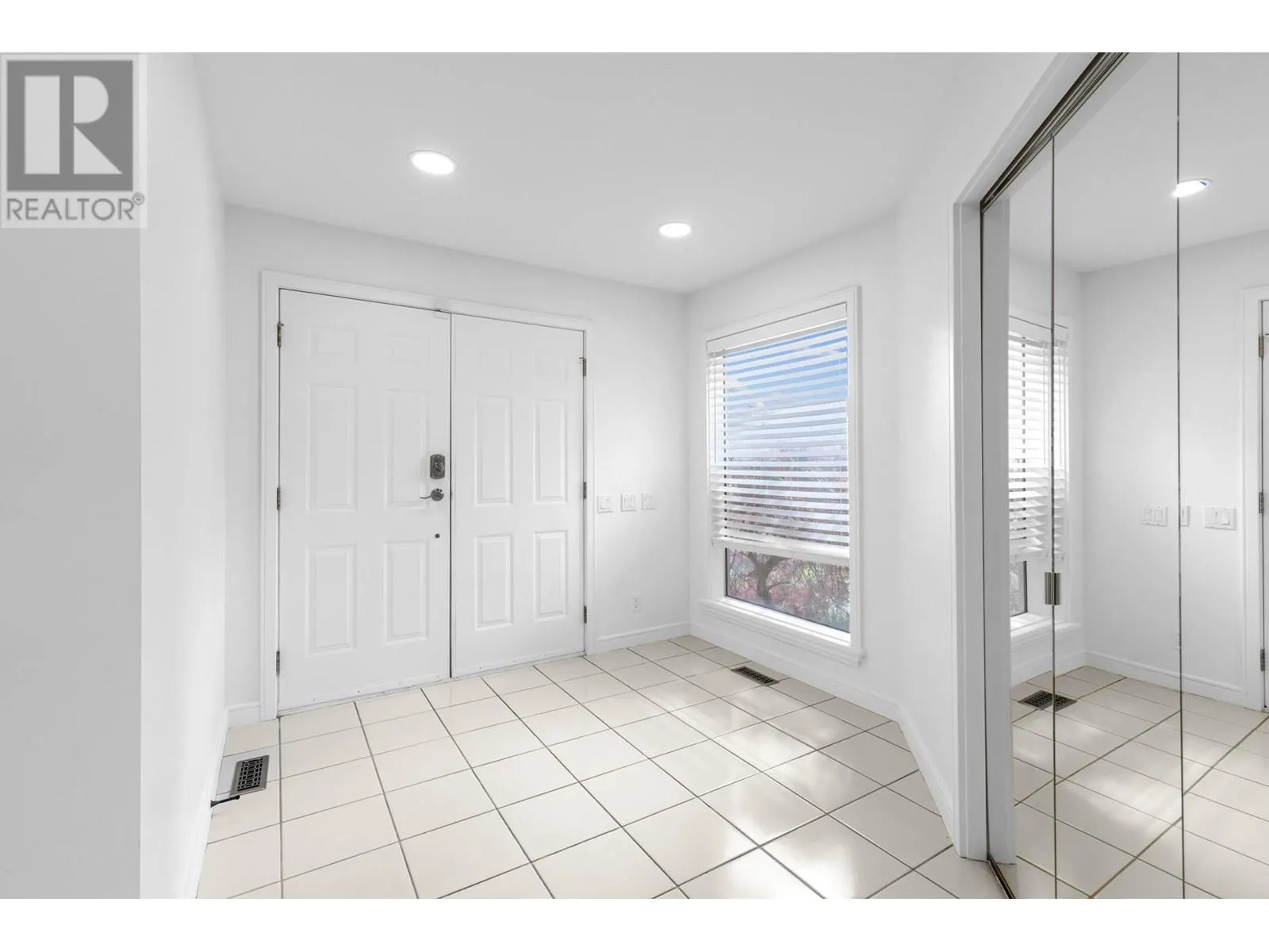 3784 Inglis Place