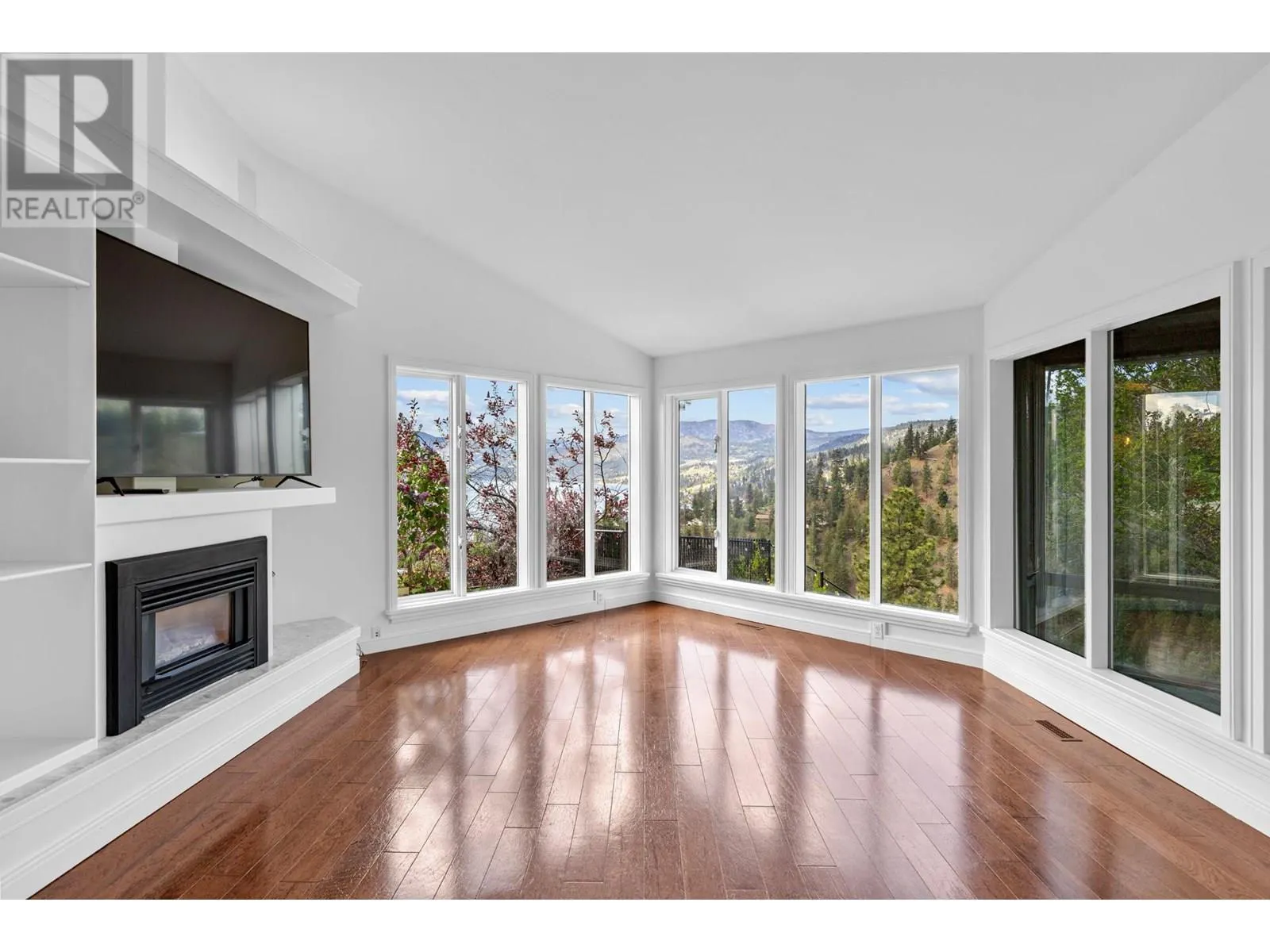 3784 Inglis Place