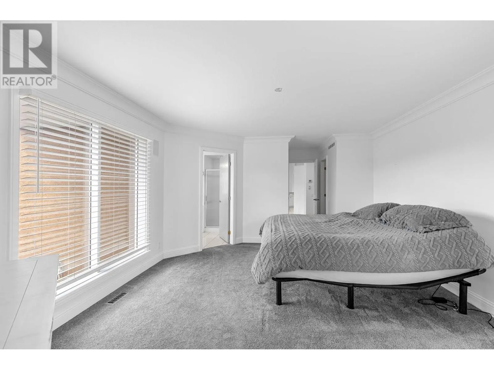 3784 Inglis Place