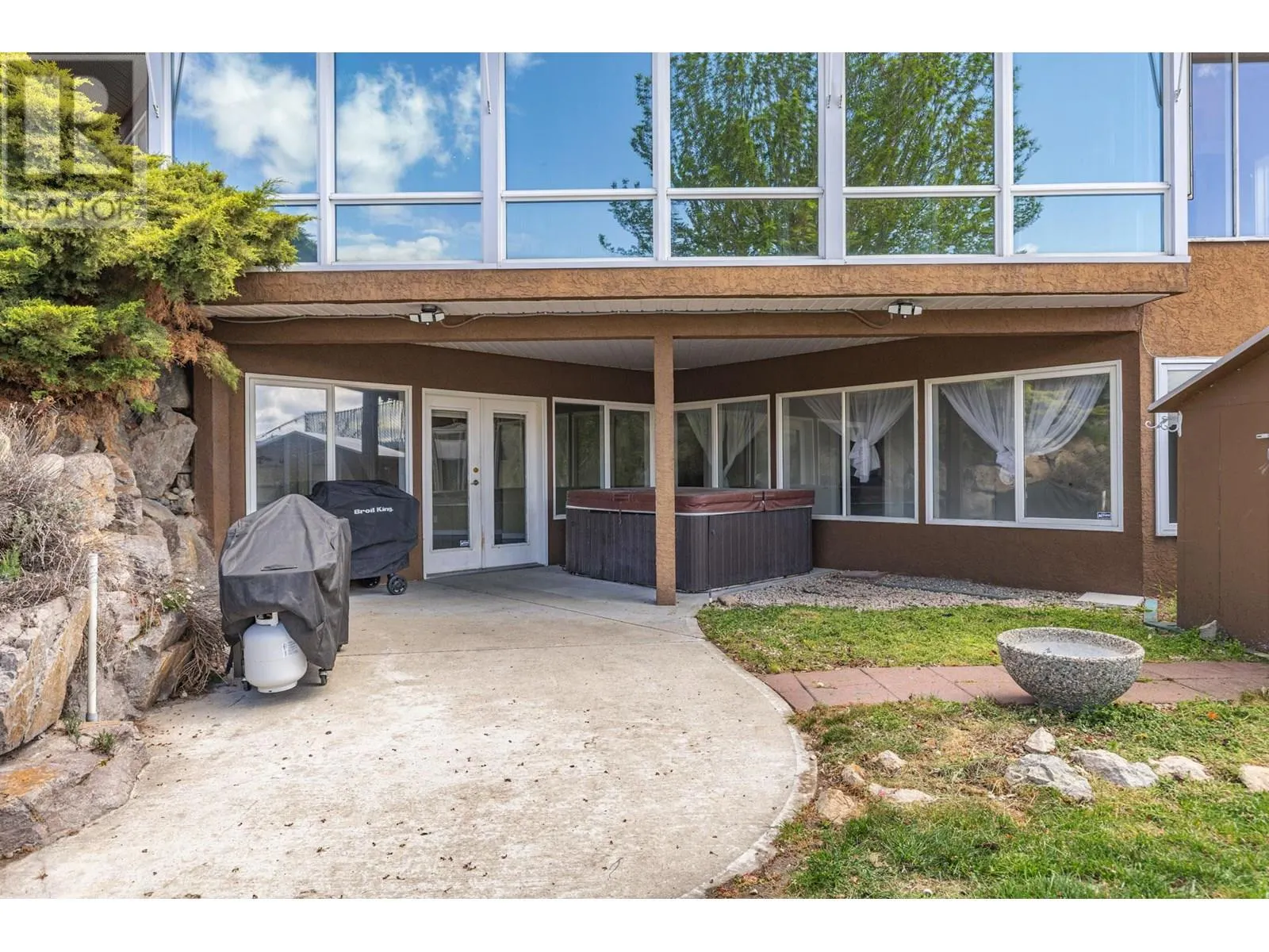 3784 Inglis Place