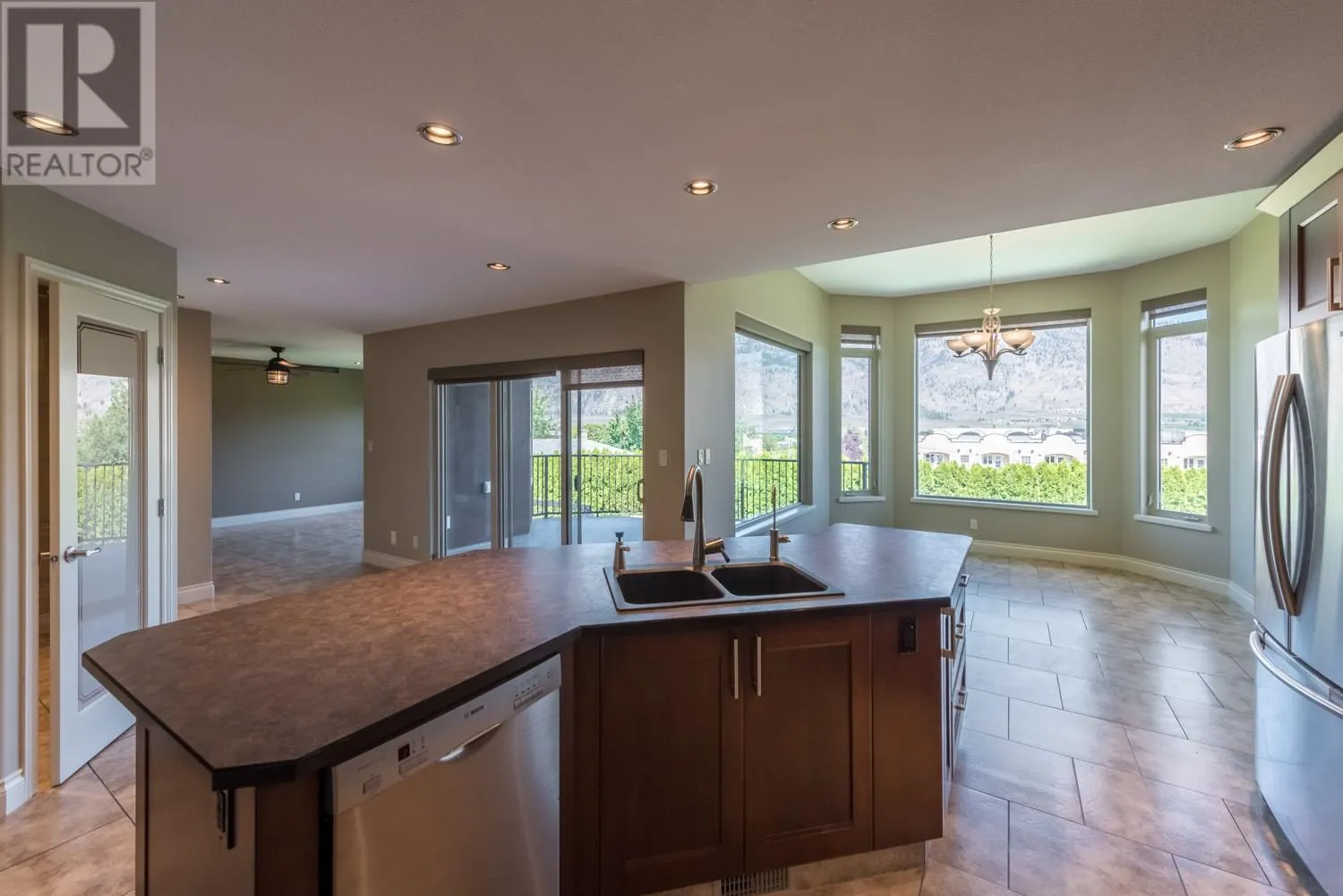 19 FINCH Crescent