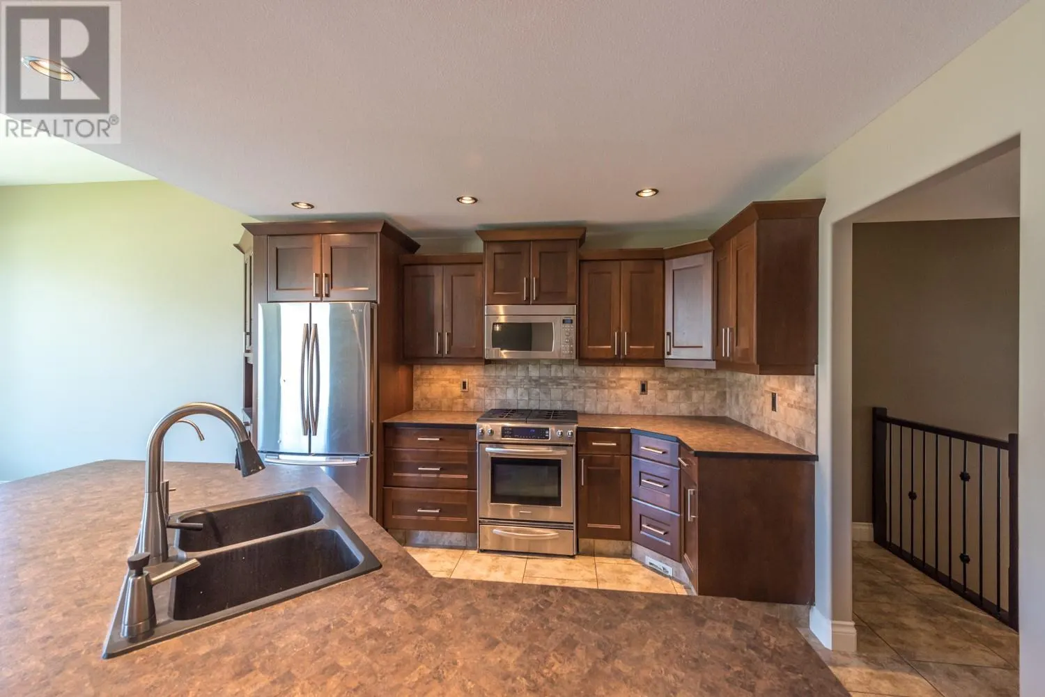19 FINCH Crescent
