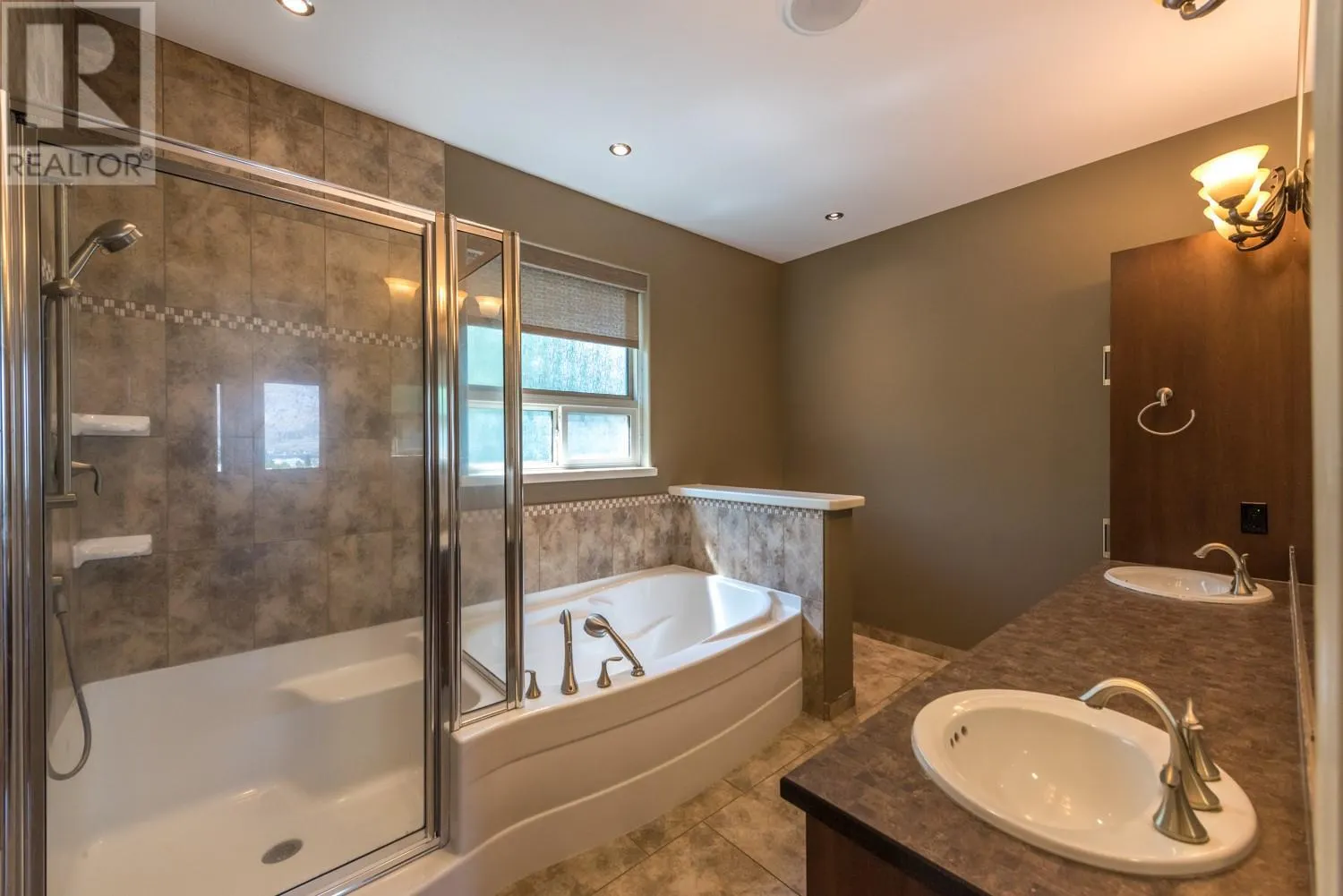 19 FINCH Crescent