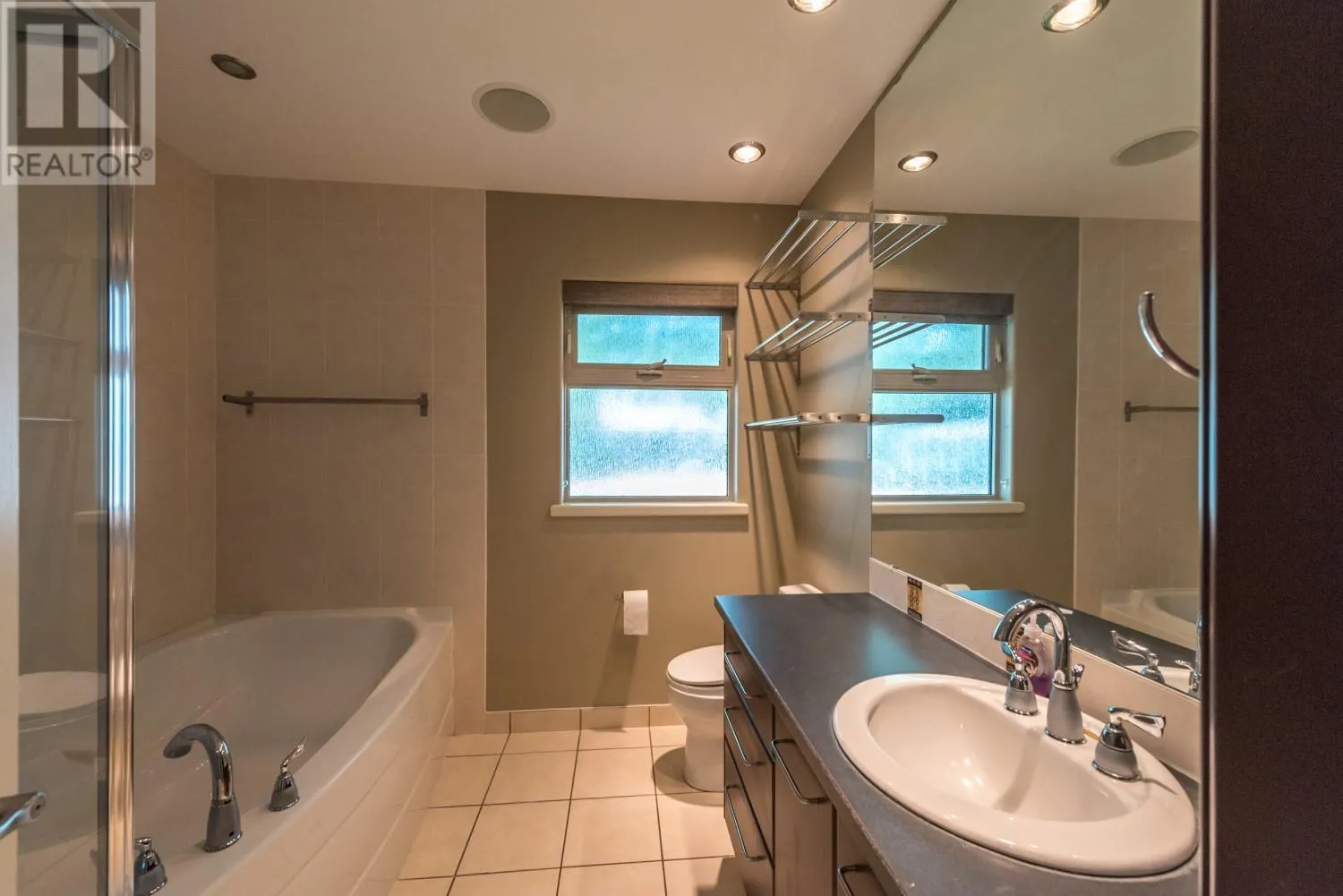 19 FINCH Crescent