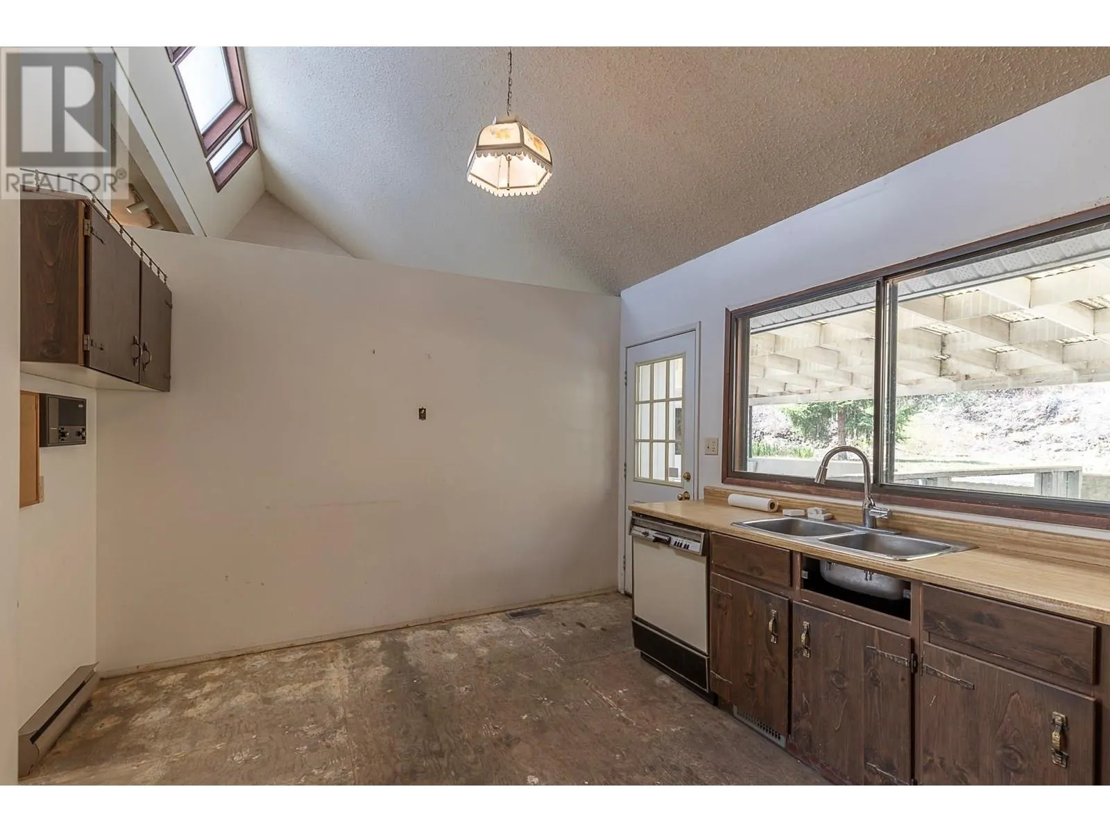 6602/6594 Goose Lake Road