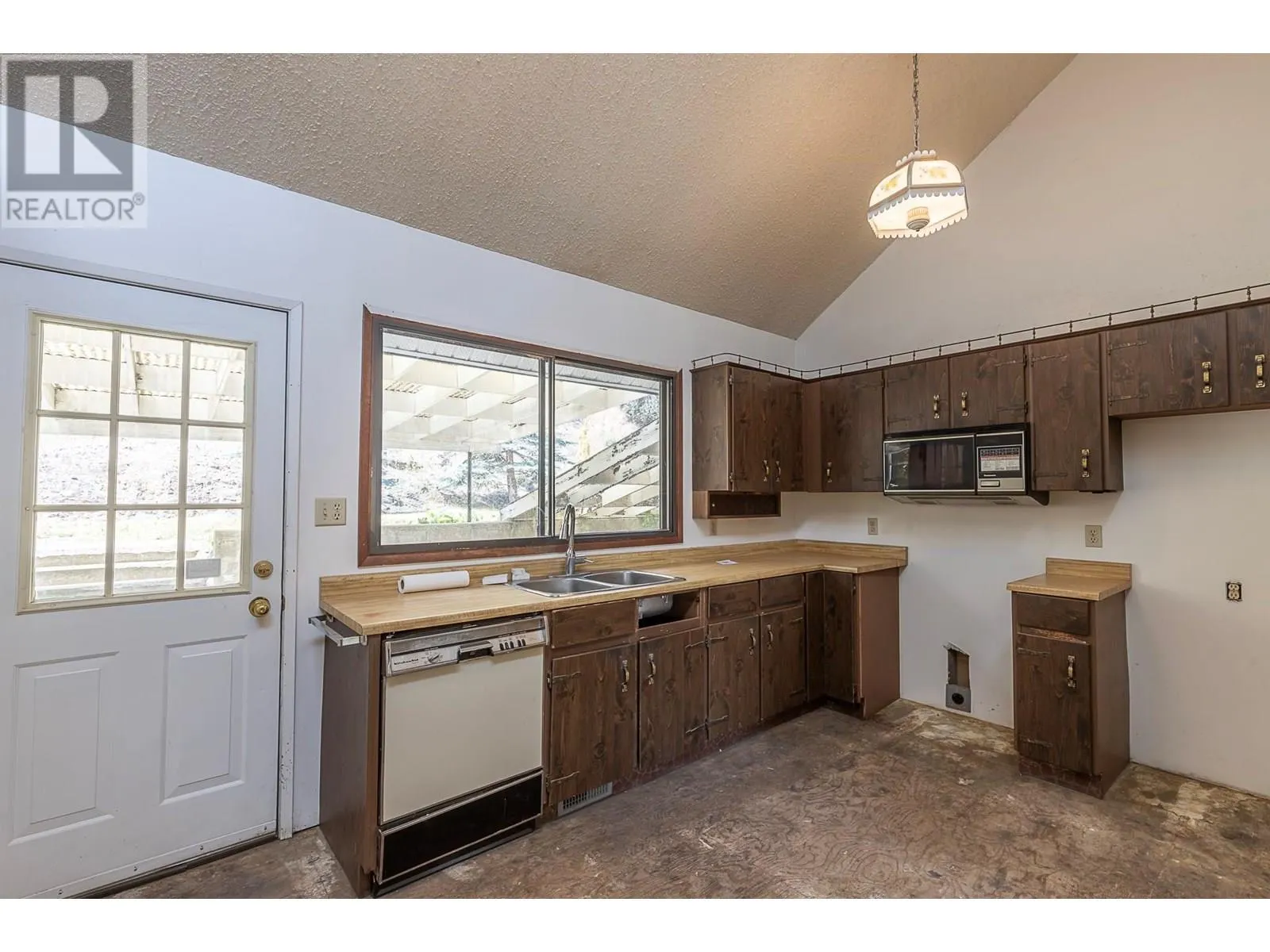 6602/6594 Goose Lake Road
