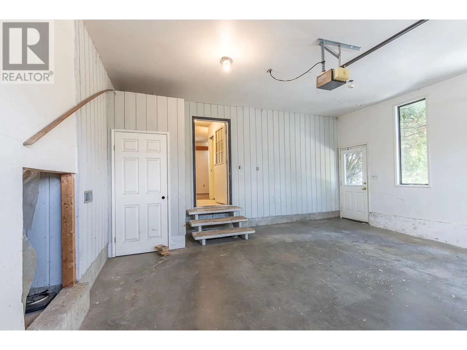 6602/6594 Goose Lake Road