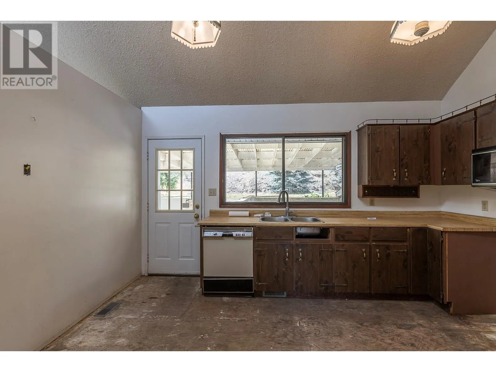 6602/6594 Goose Lake Road