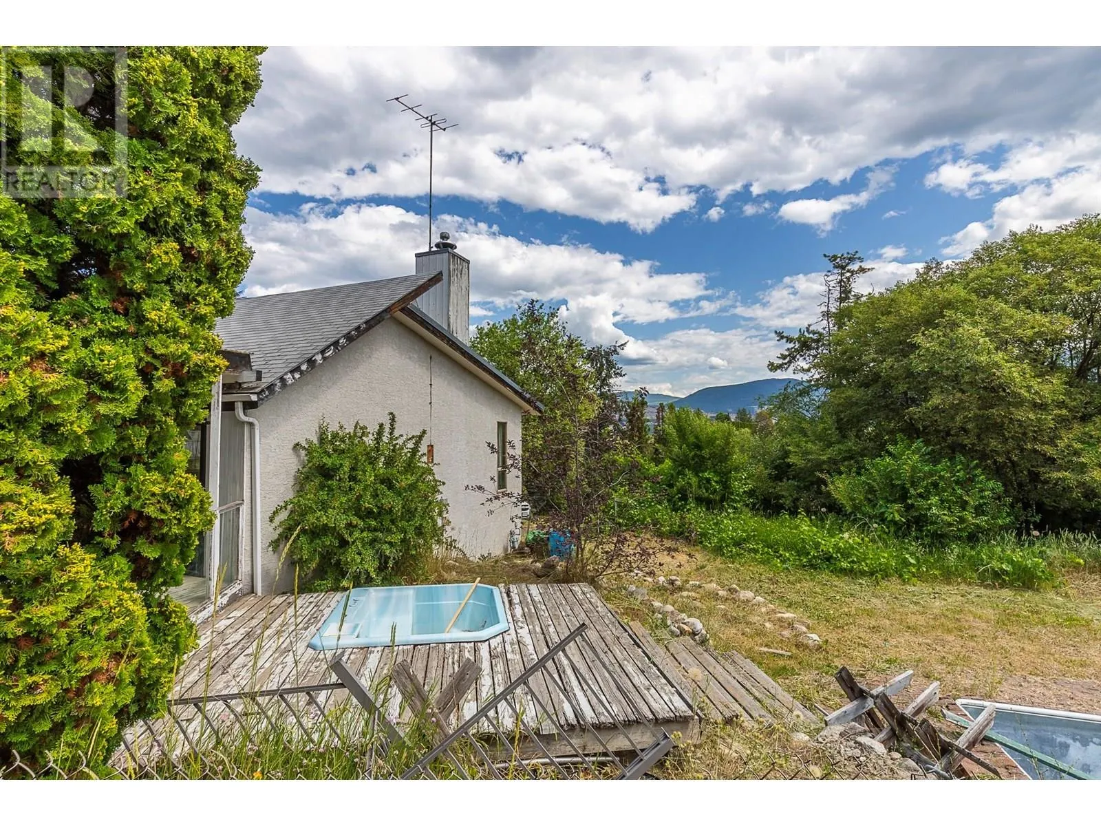 6602/6594 Goose Lake Road