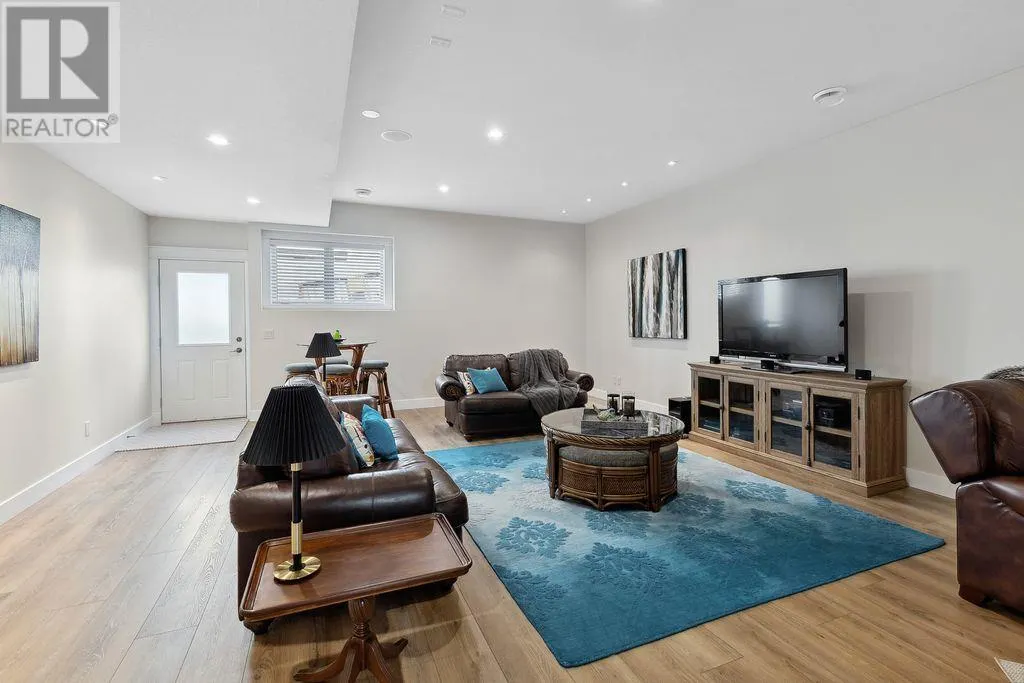 839 Clarance Avenue