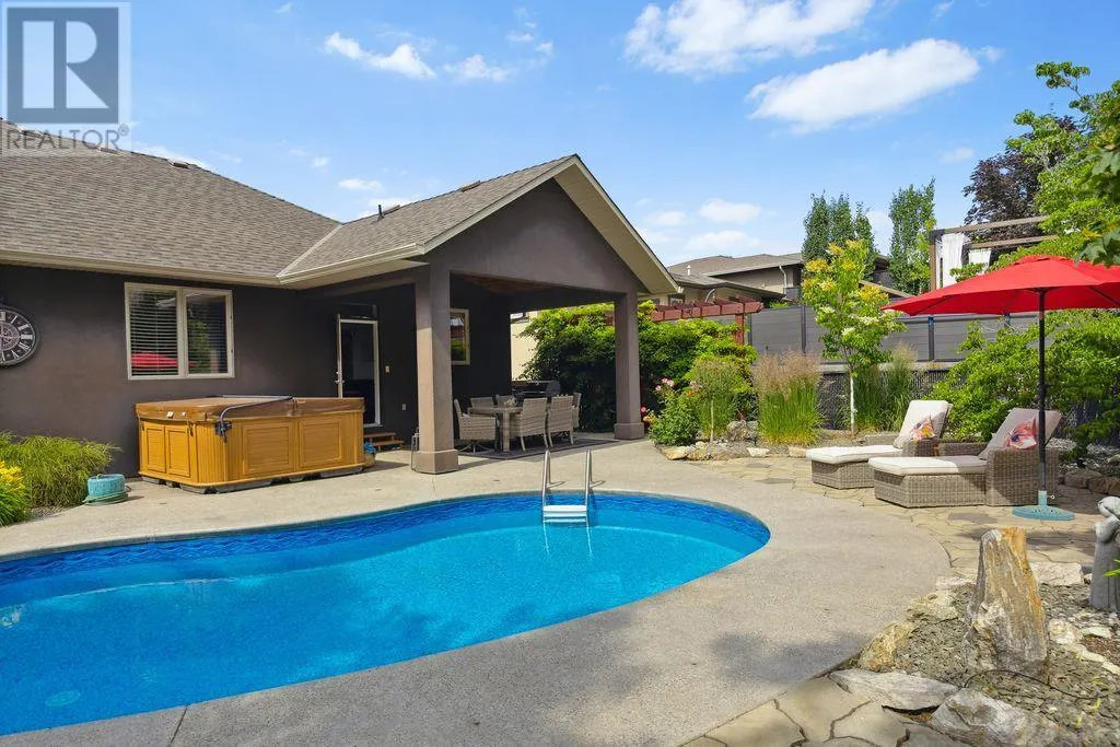 839 Clarance Avenue