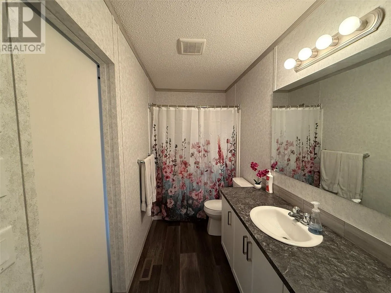 2133 14 Avenue Unit# 2