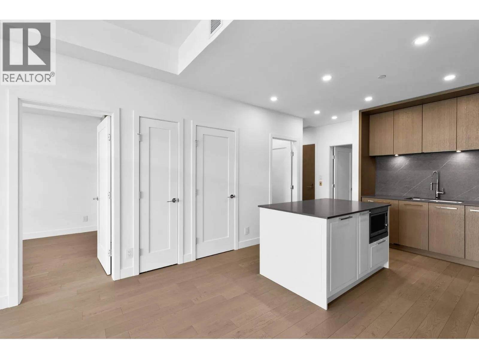 3409 Lakeshore Road Unit# 501S