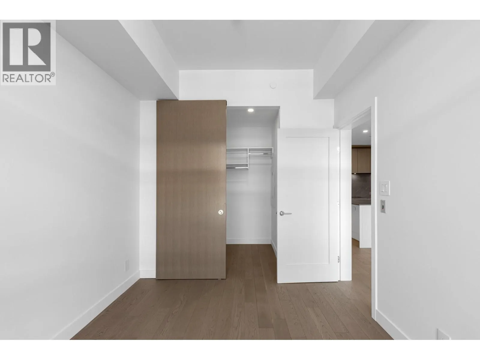 3409 Lakeshore Road Unit# 501S