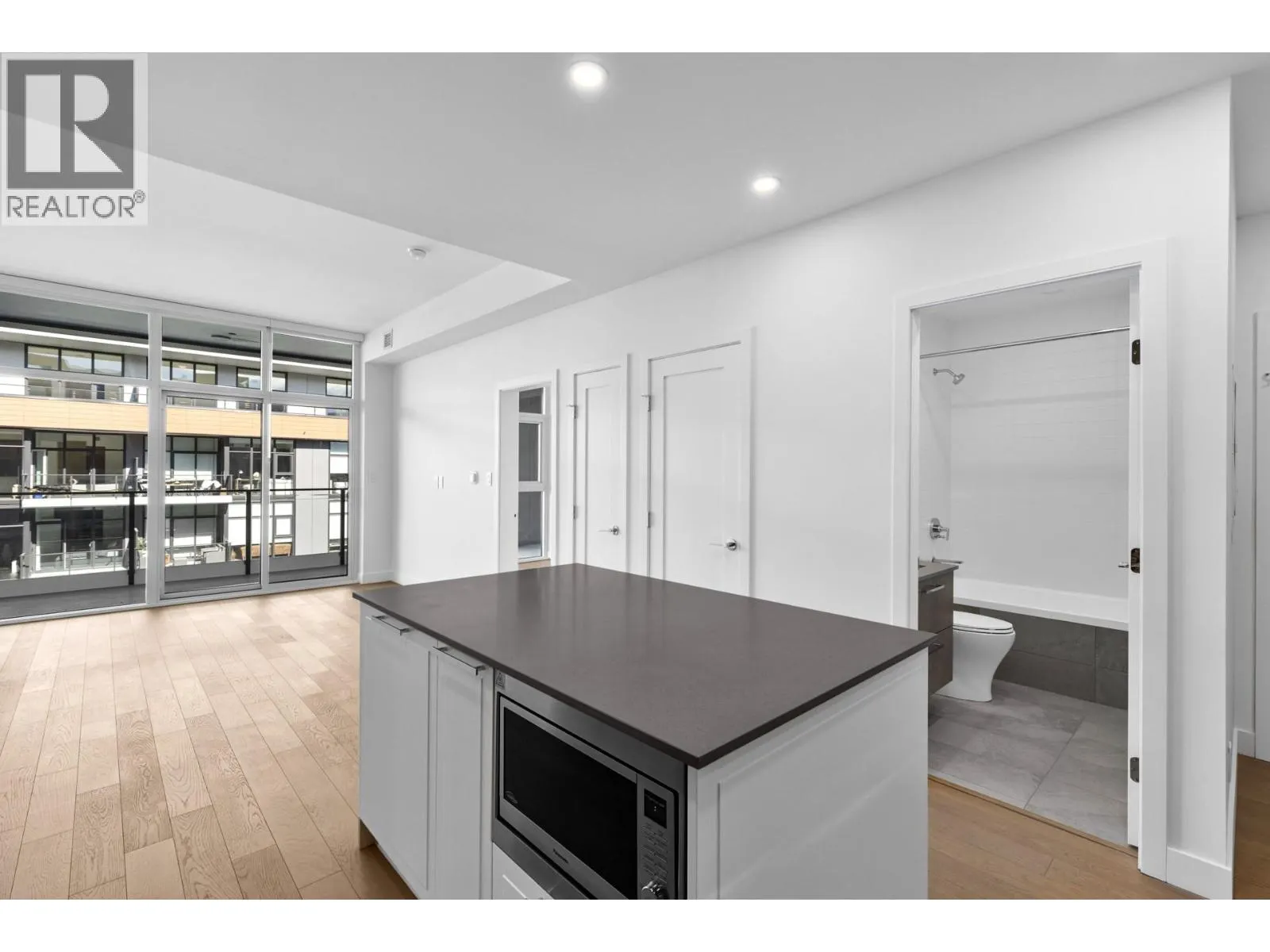 3409 Lakeshore Road Unit# 501S
