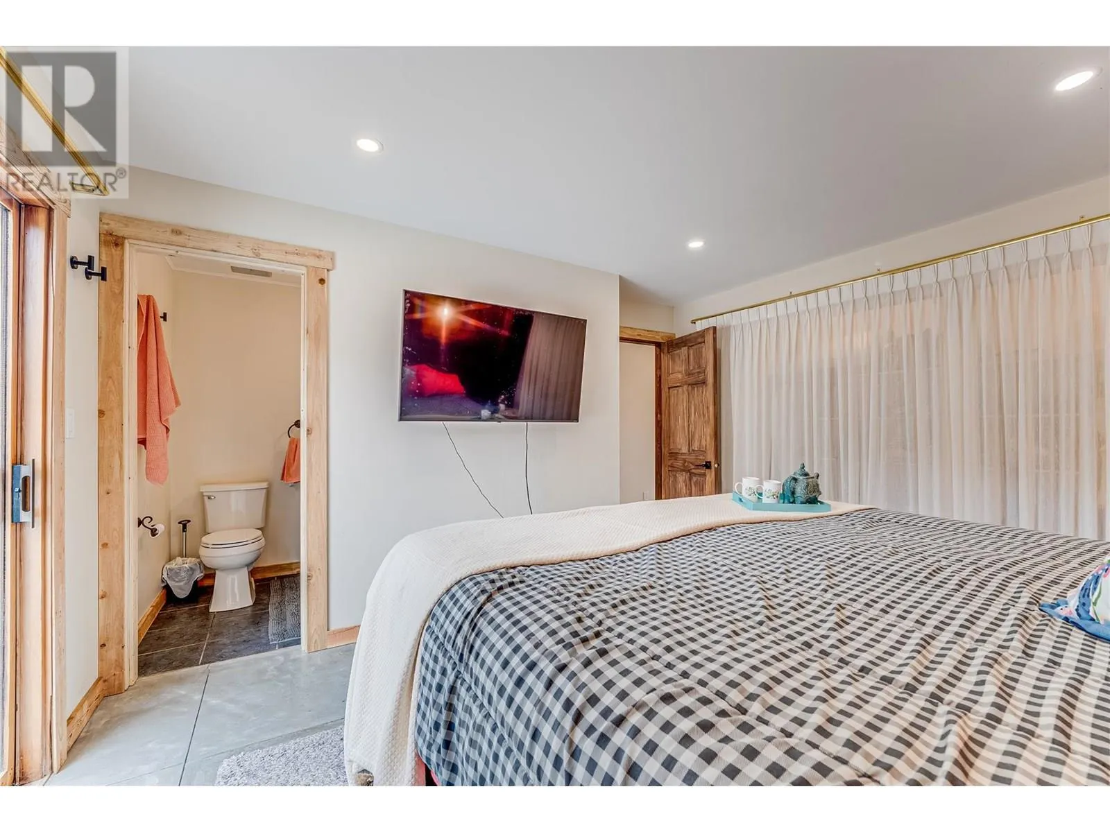 5867 Bella Vista Road