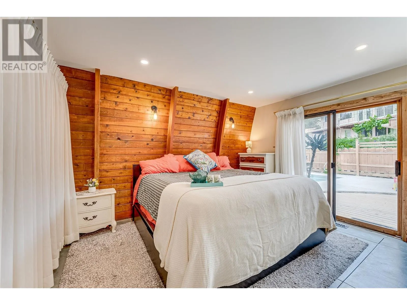 5867 Bella Vista Road