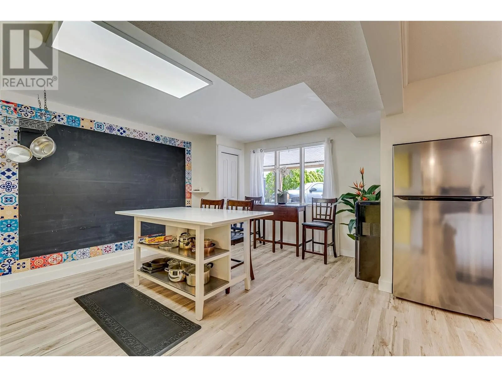 5867 Bella Vista Road