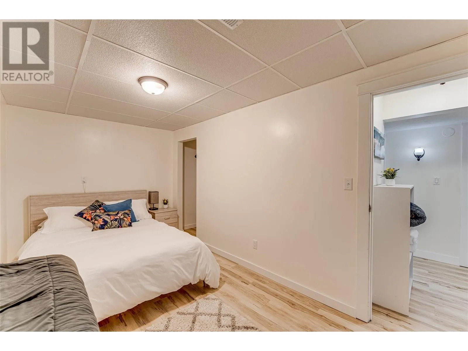 5867 Bella Vista Road