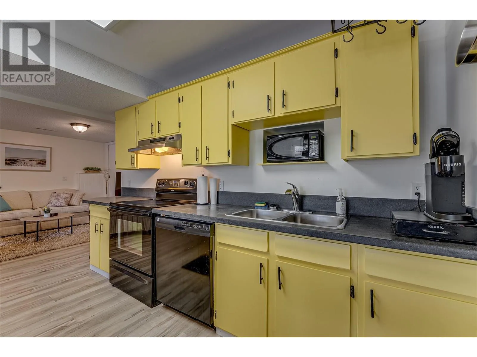 5867 Bella Vista Road