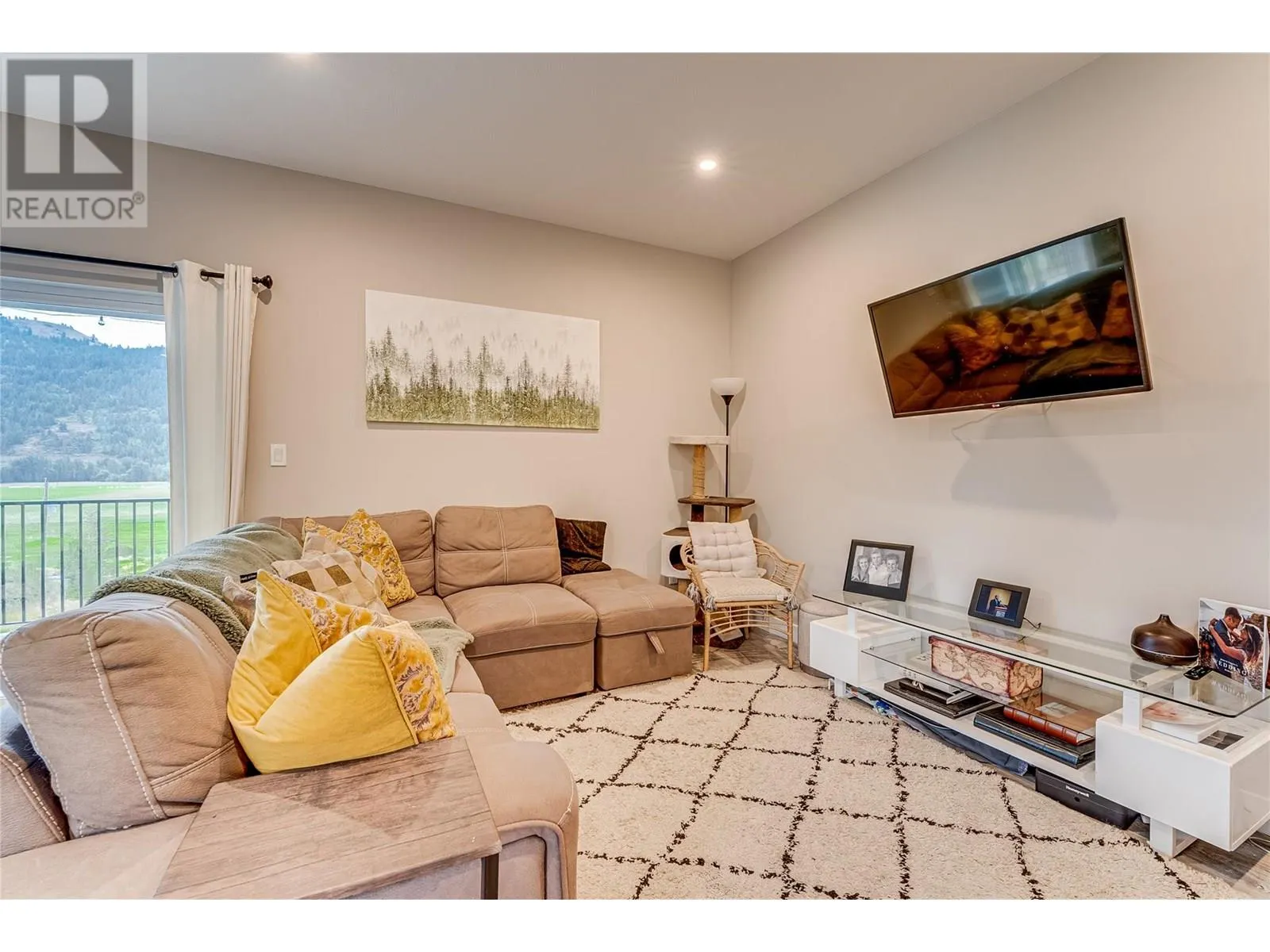 2508 Shuswap Avenue Unit# 1