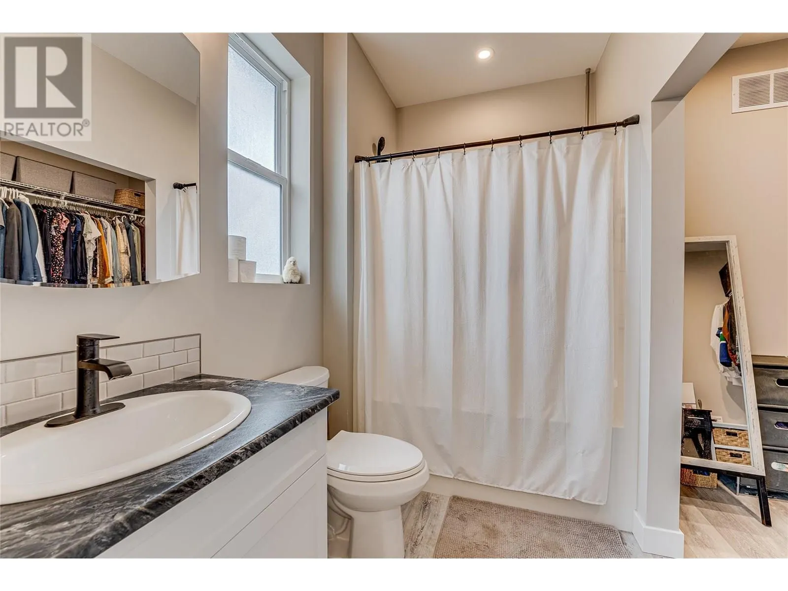 2508 Shuswap Avenue Unit# 1