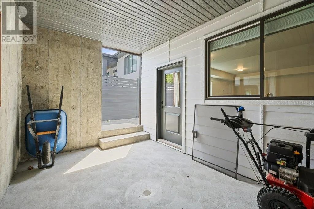712 Lake Court