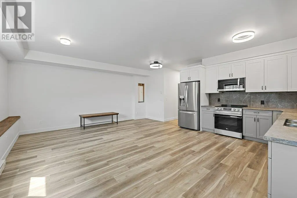 712 Lake Court