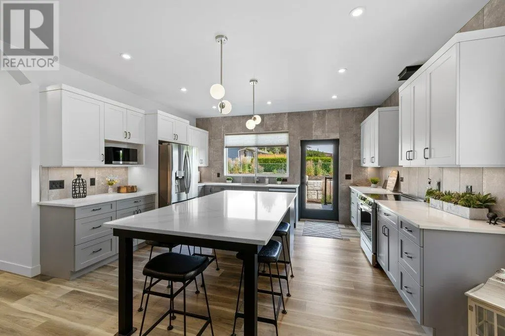 712 Lake Court
