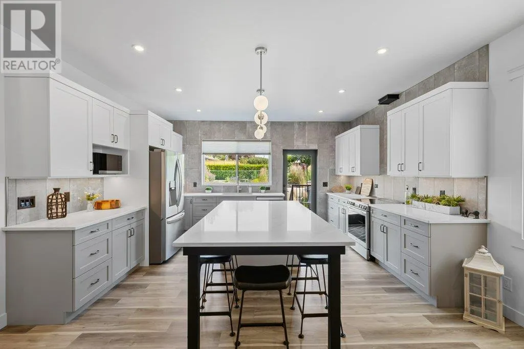 712 Lake Court