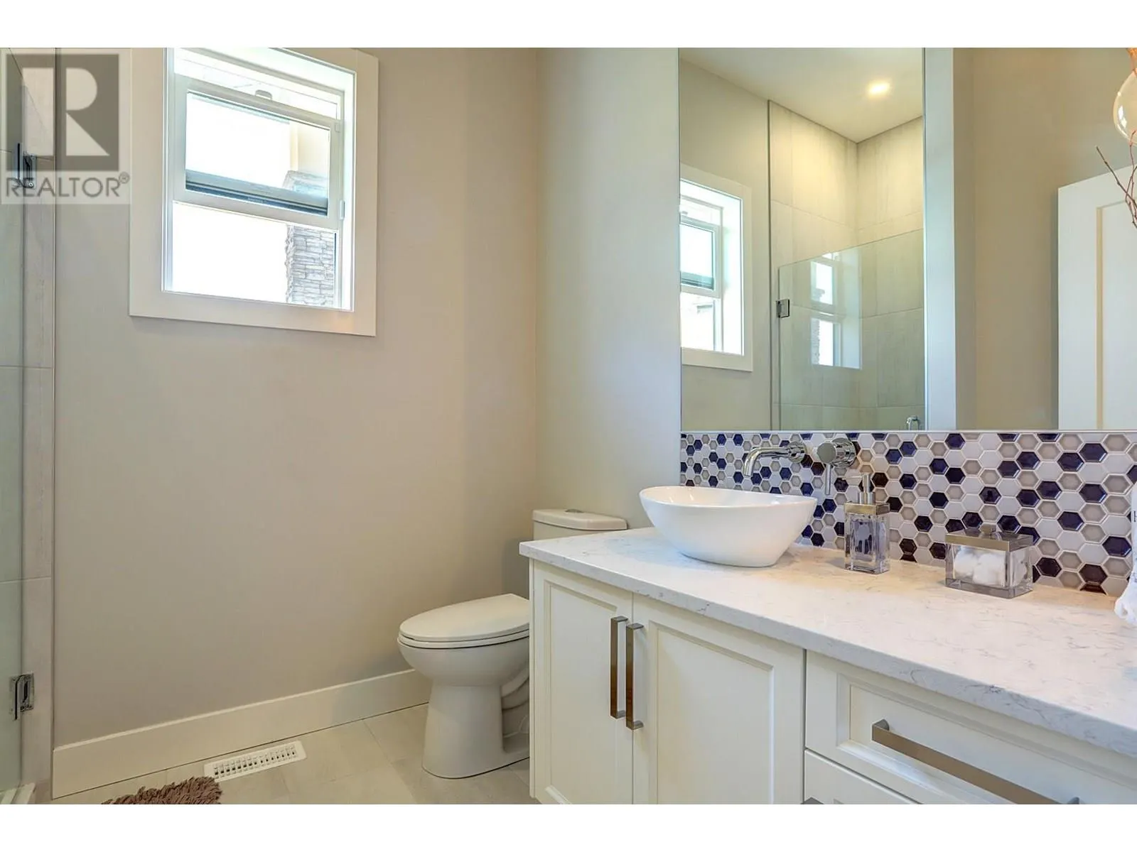 7716 Okanagan Hills Boulevard Unit# 2